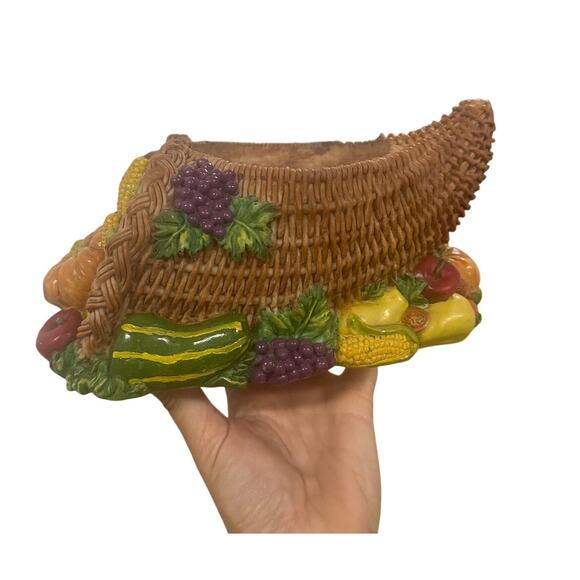 Decorative Cornucopia Vase - Picture 2 of 5